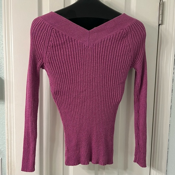 New York & Company Y2K Vintage Classic Ribbed
Knit V-neck Sweater Magenta Small - Picture 4 of 8